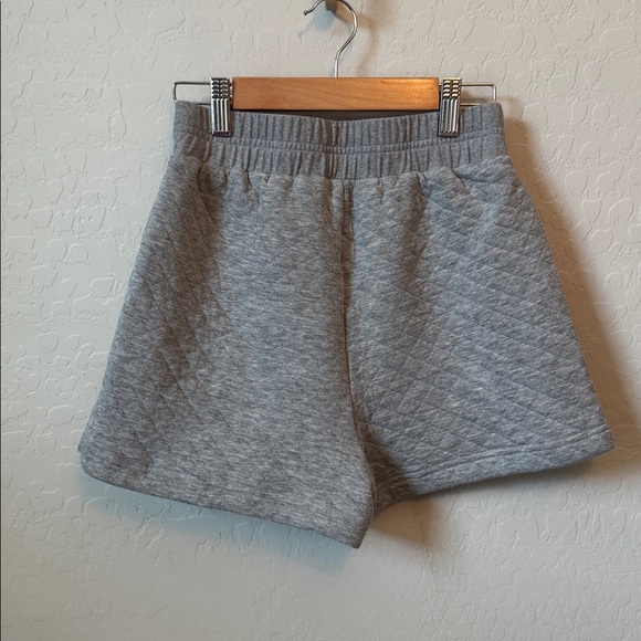 ALO Yoga Quilted Arena Boxing Sweat Shorts in Heather Gray XXS - Picture 5 of 6